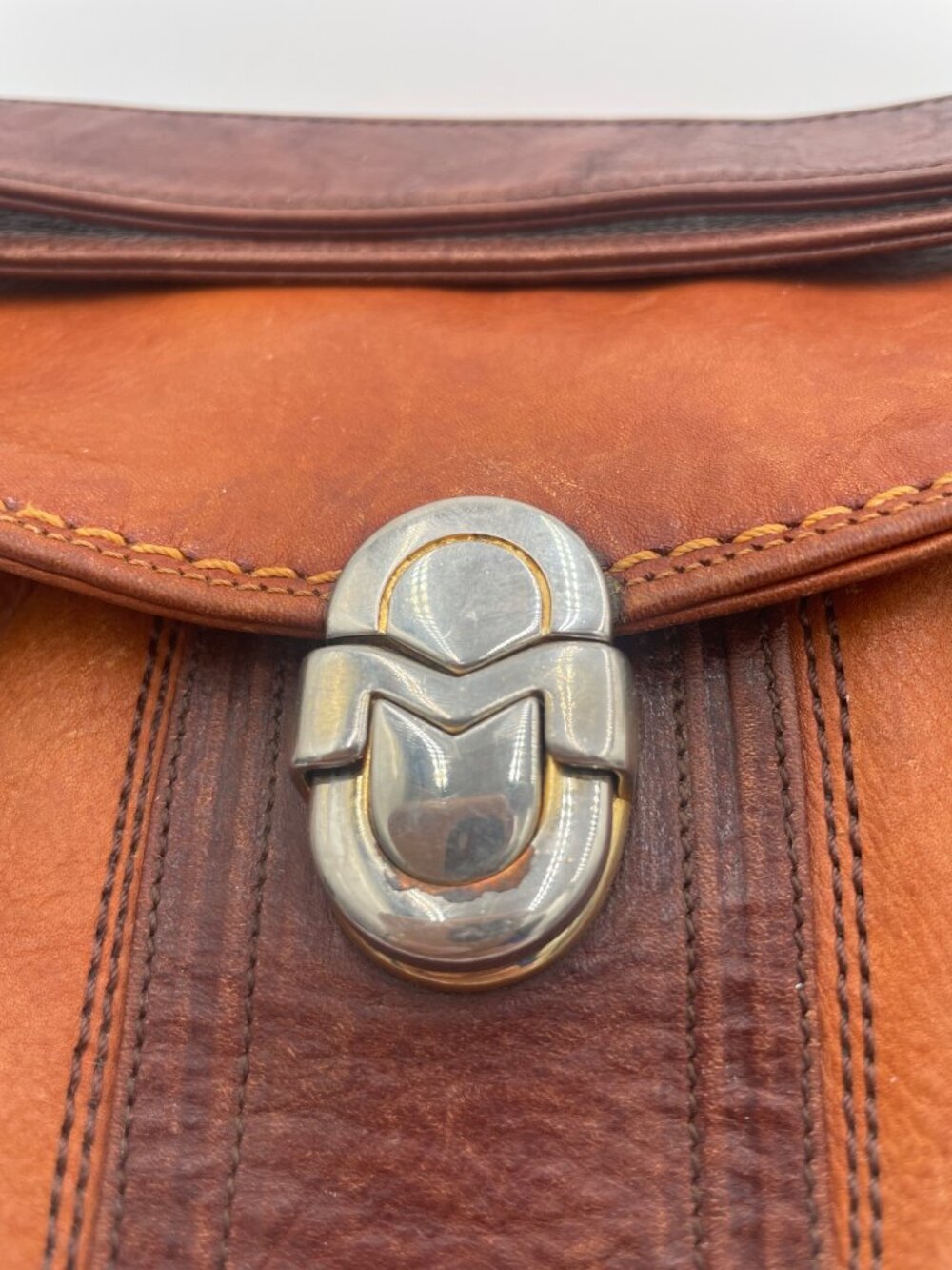 Morino Italian Leather Bucket Bag With Adjustable Strap & Zippered Pockets - Picture 9 of 14